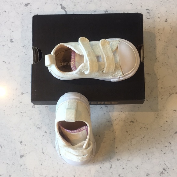 white toddler converse velcro